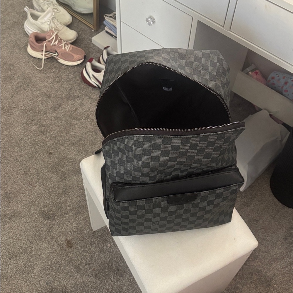 LV LEATHER BACKPACK - image 11